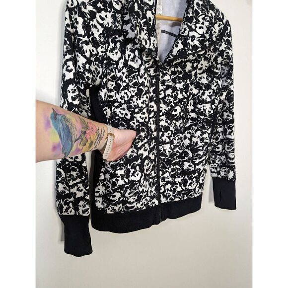 Lululemon Cozy Cuddle Up Jacket Fleur Sombre Black & White Full Zip Sweater - Picture 5 of 8